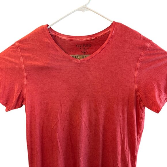 GUESS Los Angeles Shirt Mens Large Red V Neck Pima Cotton Short Sleeve Tee Soft - Picture 2 of 9